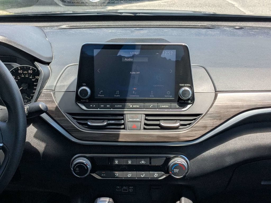 Used 2025 Nissan Altima 2.5 SV FWD image 16