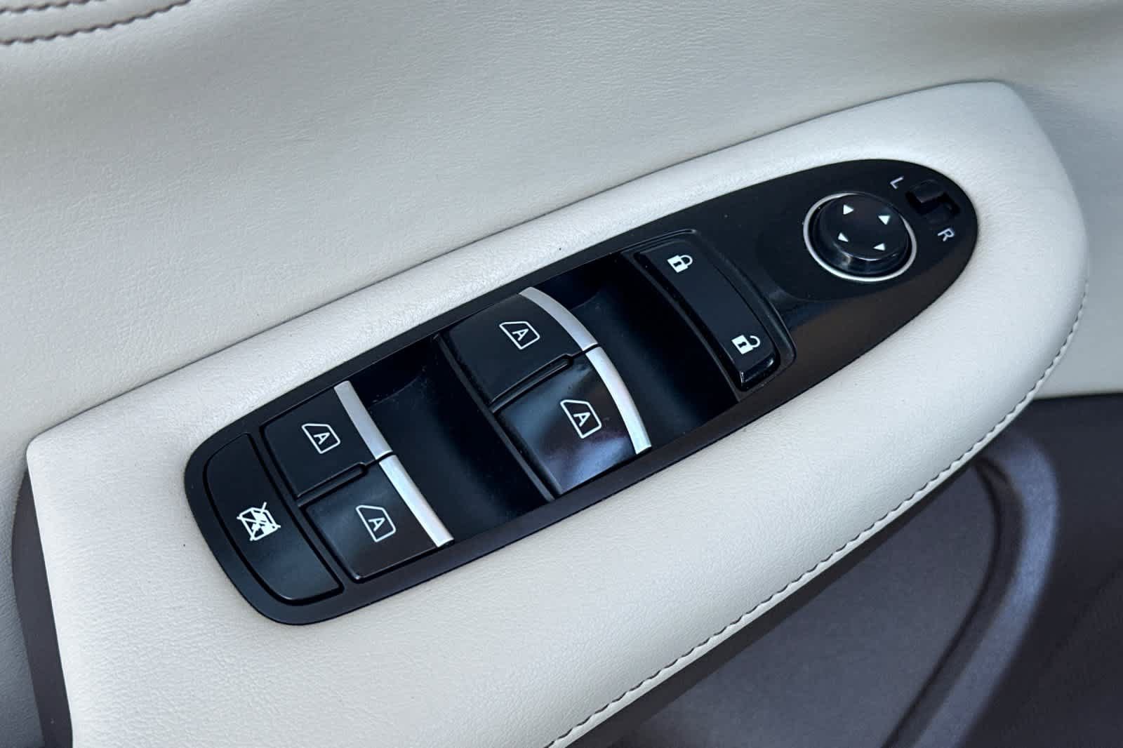 Used 2019 INFINITI QX50 Essential w/ Sensory Package AWD/4WD image 13