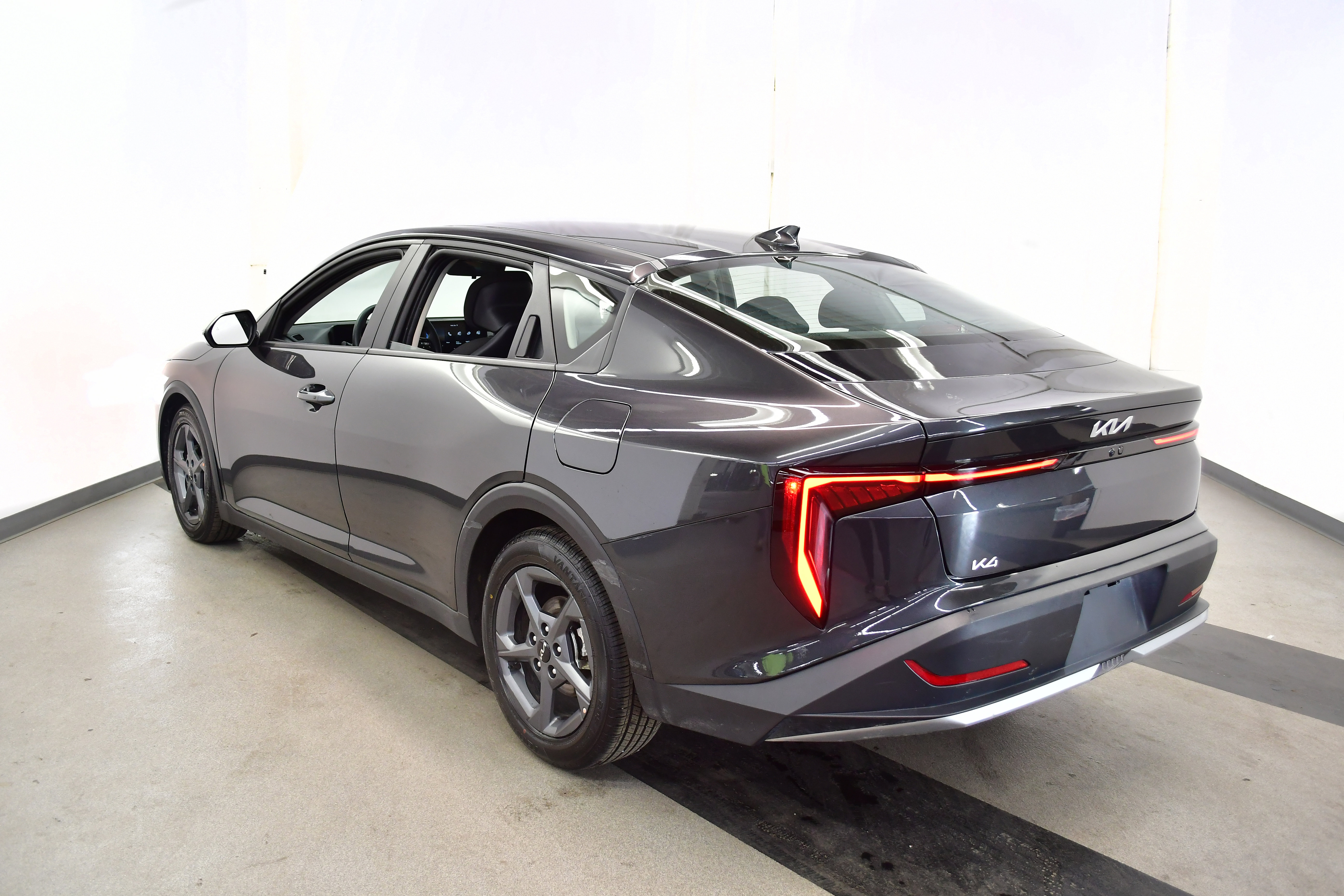 Used 2025 Kia K4 FWD image 5