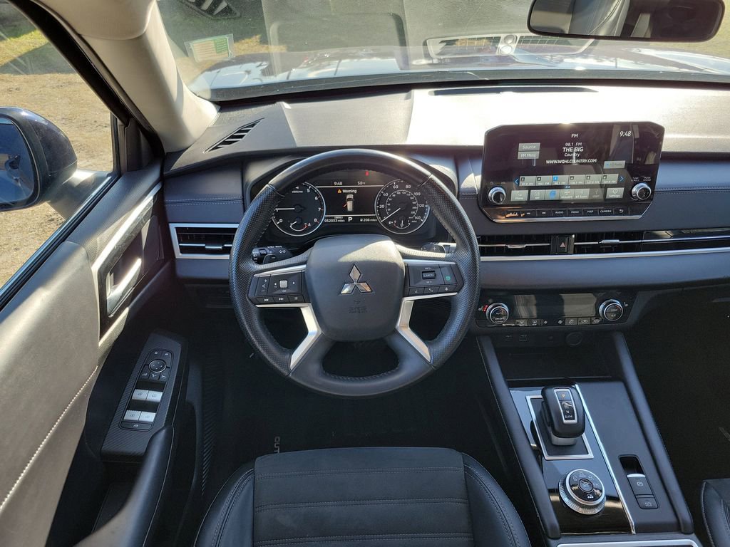 Used 2024 Mitsubishi Outlander SE image 29