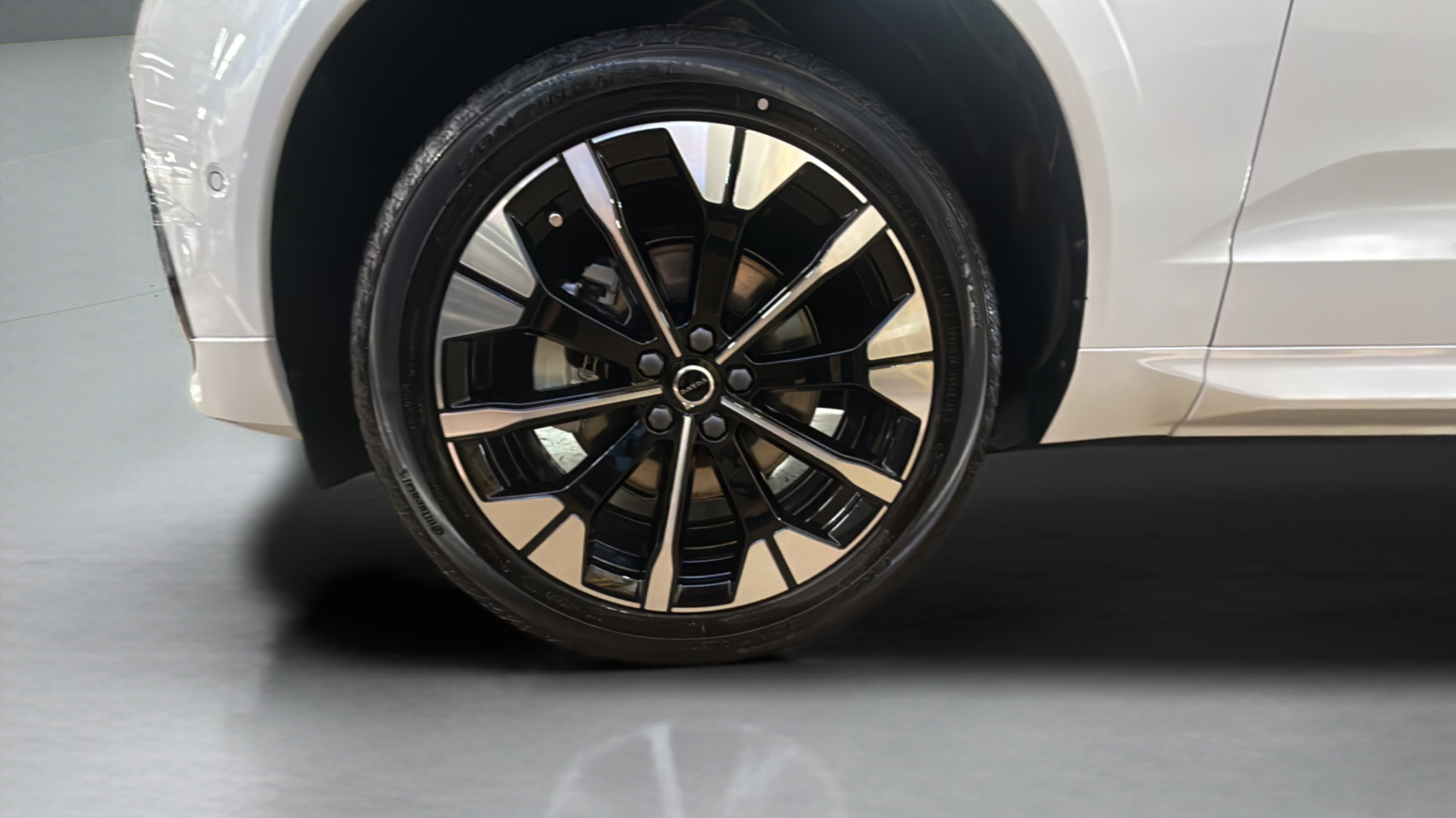 New 2027 Volvo XC60 B5 Plus AWD/4WD image 12