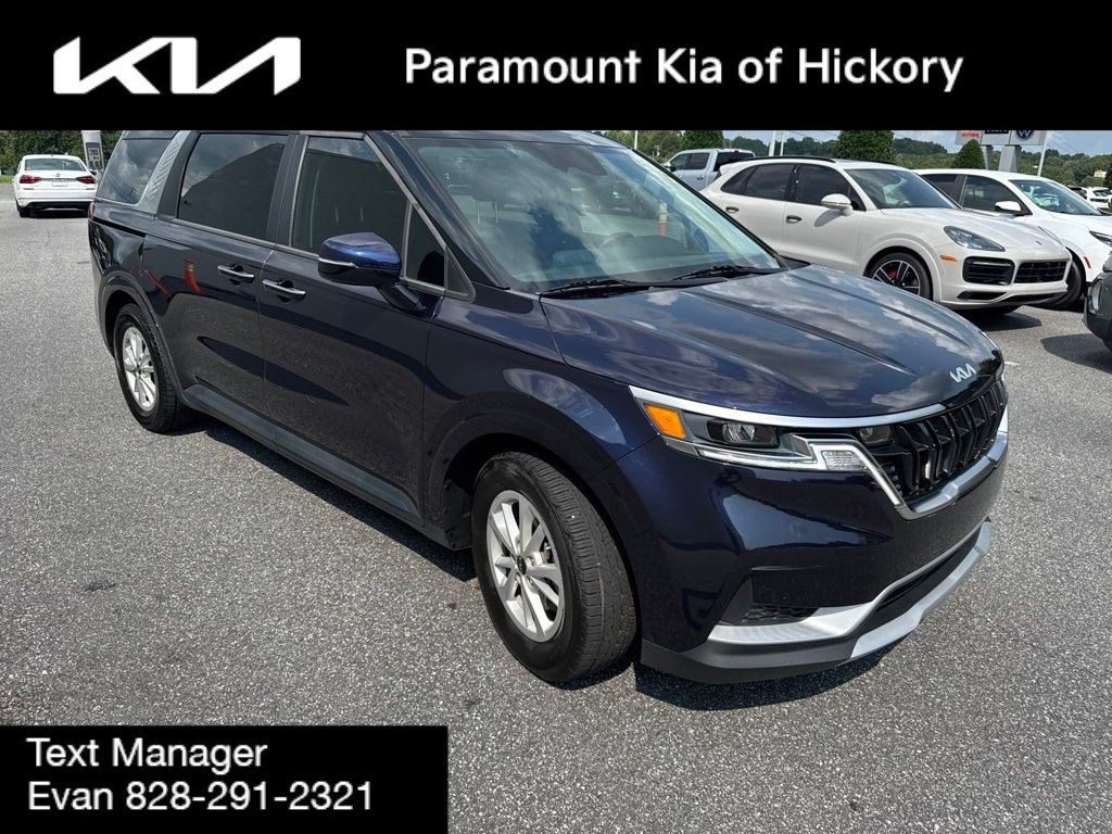 Used 2024 Kia Carnival LX FWD image 3