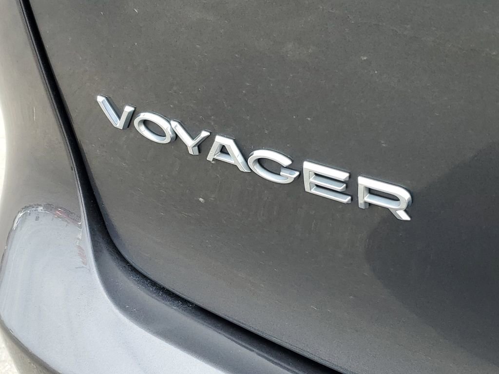 Used 2023 Chrysler Voyager LX image 32