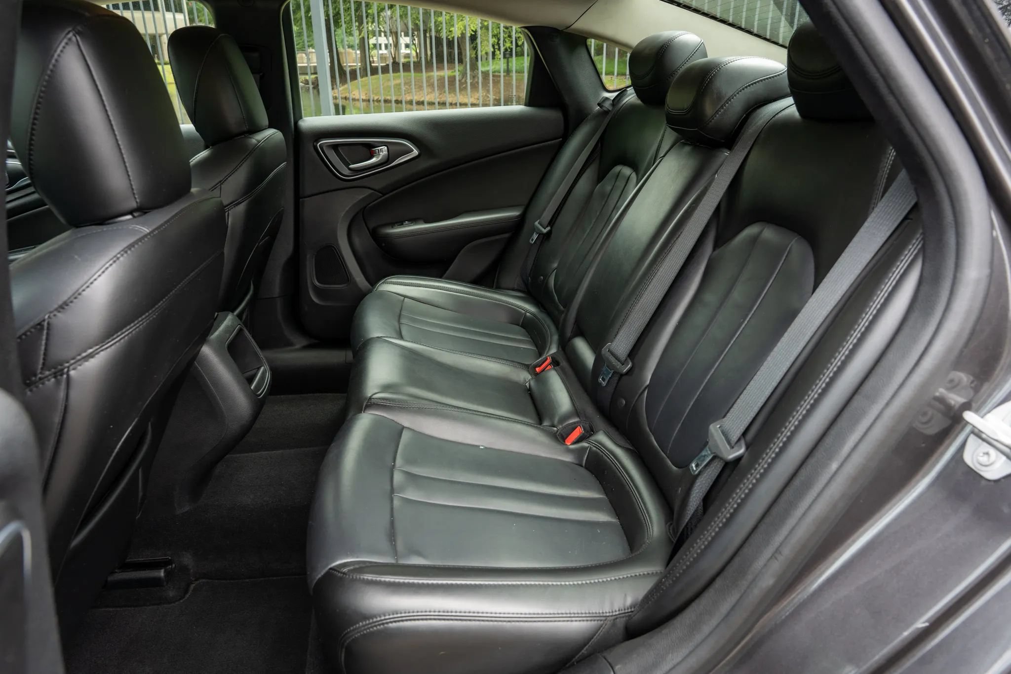 Used 2017 Chrysler 200 Limited Platinum FWD image 13