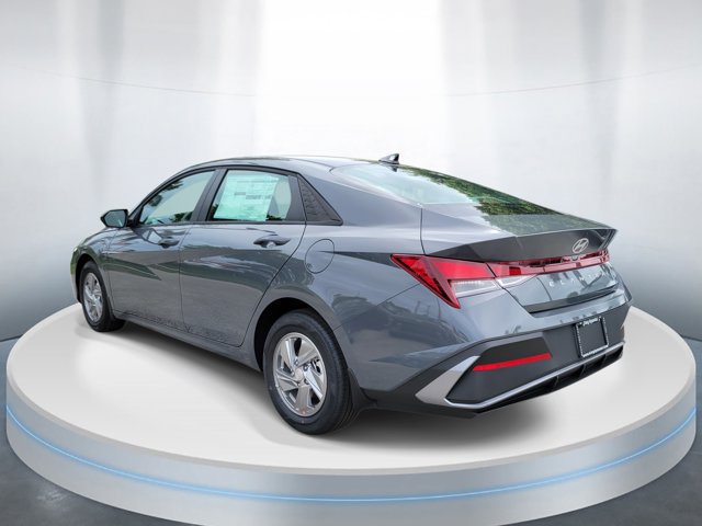 New 2026 Hyundai Elantra SE FWD image 3