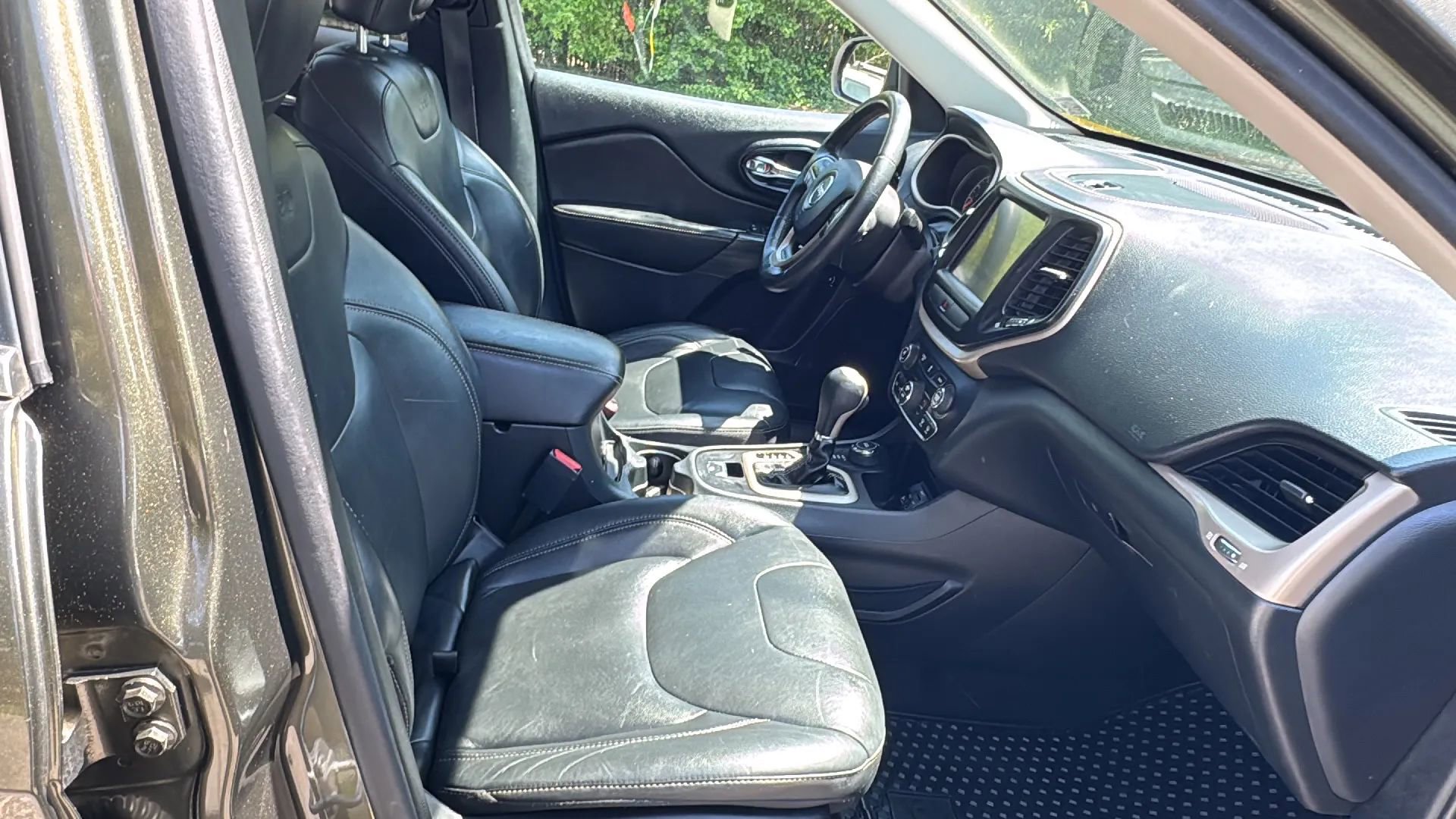 Used 2016 Jeep Cherokee Limited image 12