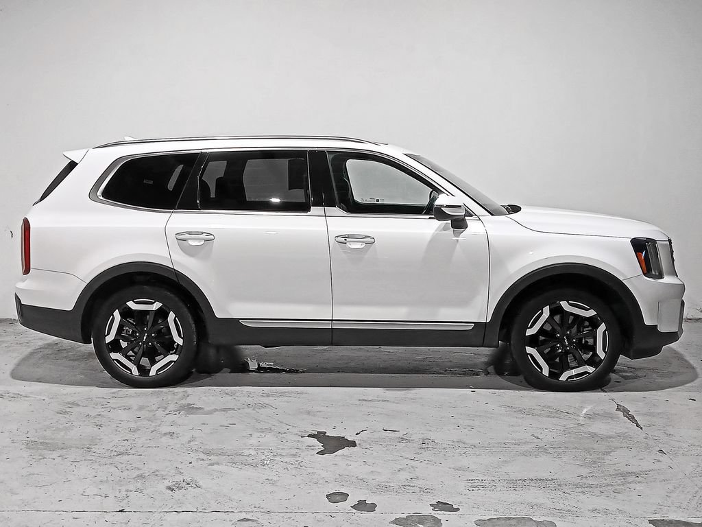 Used 2025 Kia Telluride S FWD image 7