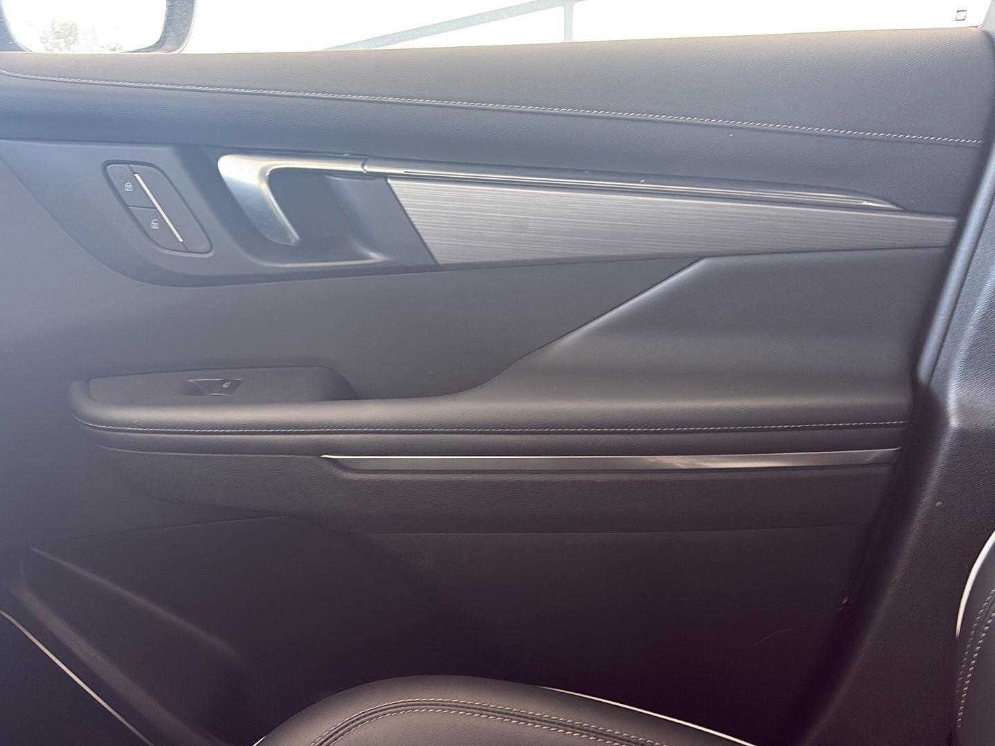 Used 2025 Buick Enclave Preferred image 19