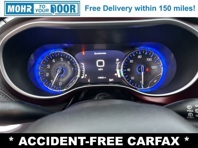 Used 2018 Chrysler Pacifica Limited image 18