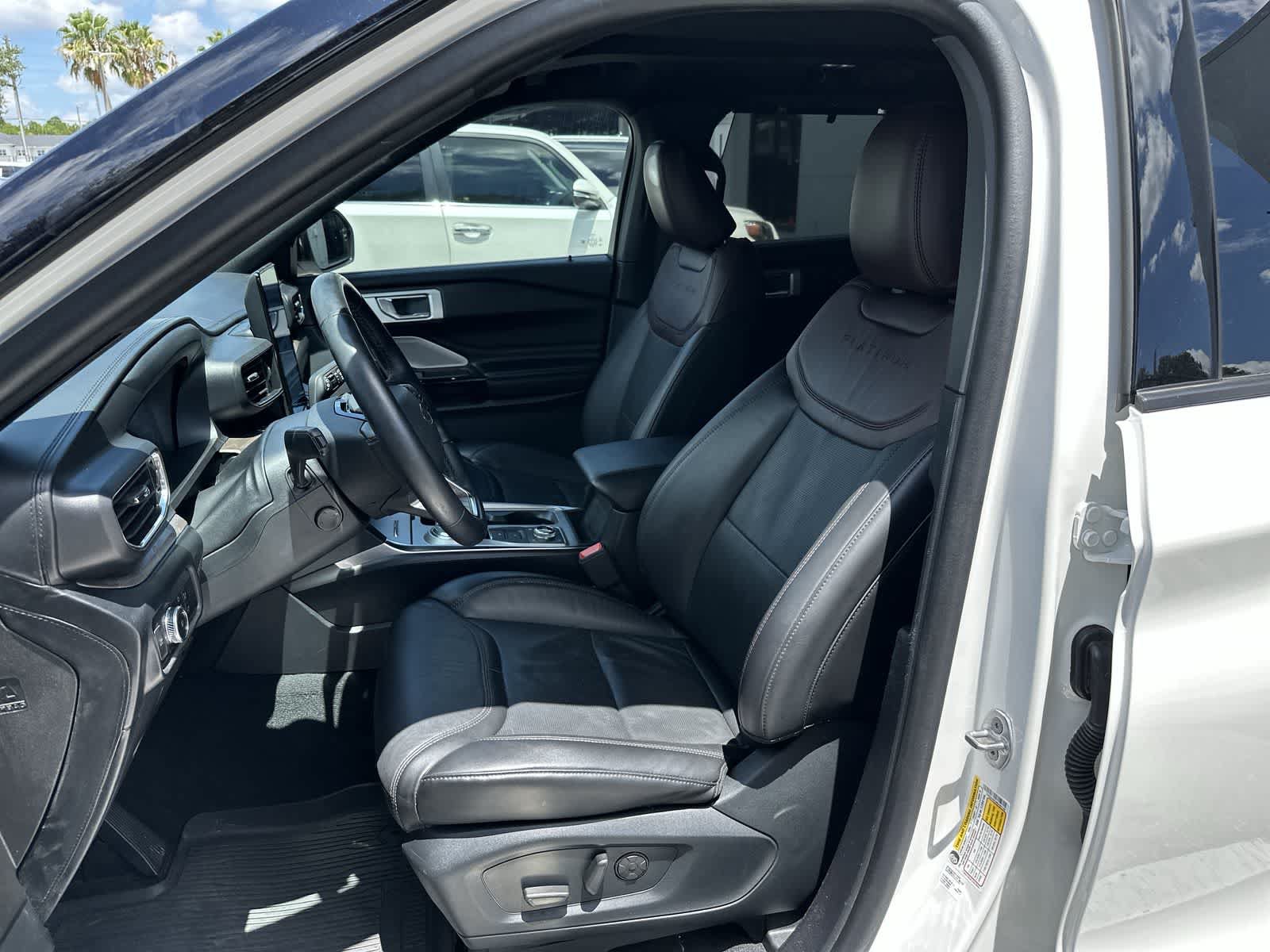 Used 2022 Ford Explorer Platinum w/ Equipment Group 601A AWD/4WD image 3