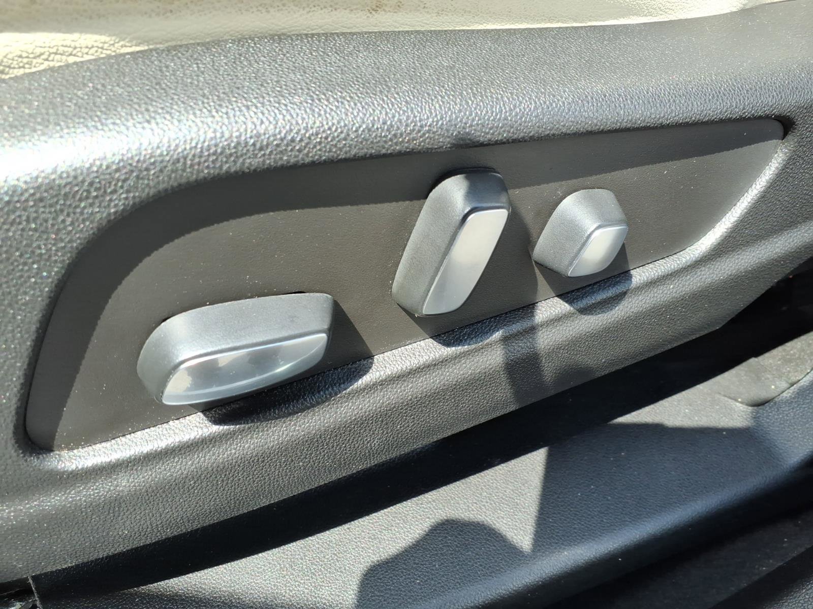 Certified 2023 Cadillac XT5 Sportv AWD/4WD image 22