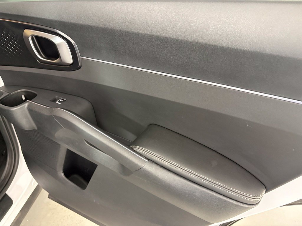 Used 2024 Kia Sorento S FWD image 41