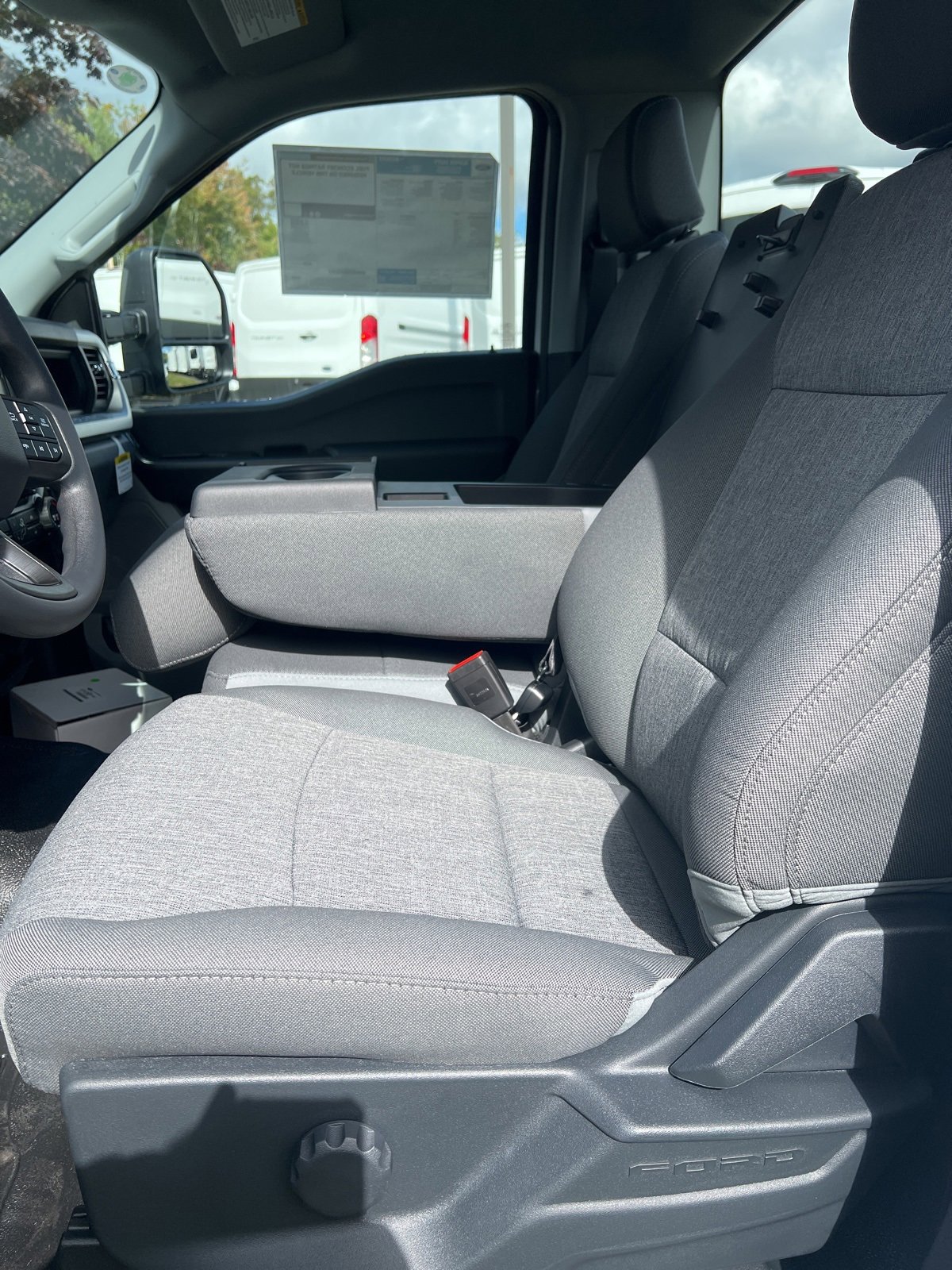 New 2026 Ford F550 4x4 Regular Cab Super Duty image 13