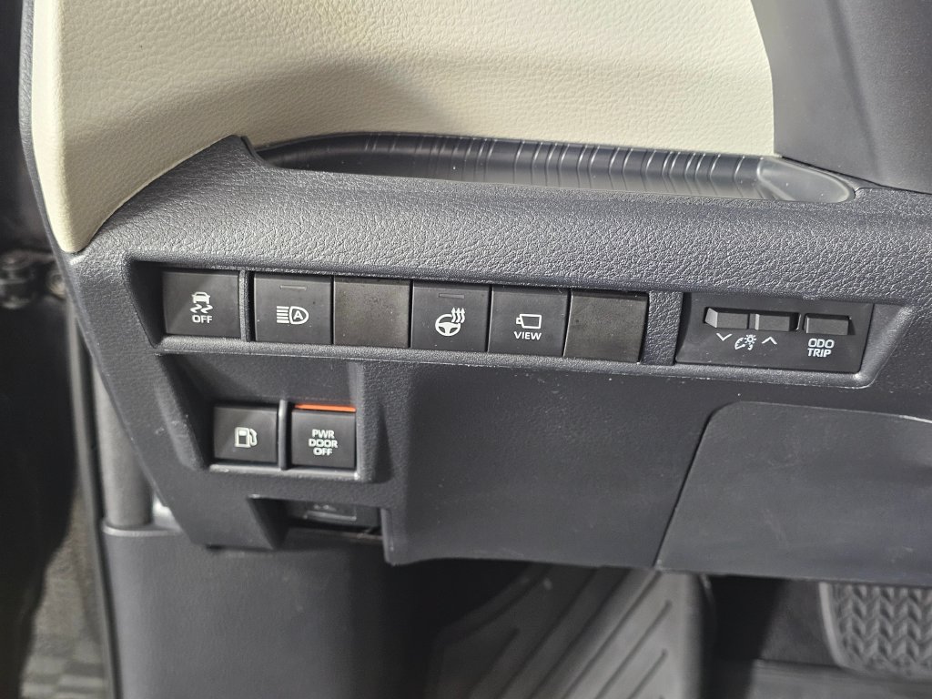 Used 2022 Toyota Sienna Platinum AWD/4WD image 25