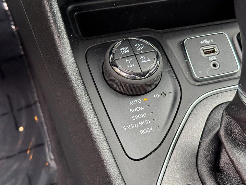 Used 2022 Jeep Cherokee Trailhawk w/ Comfort/Convenience Group image 23
