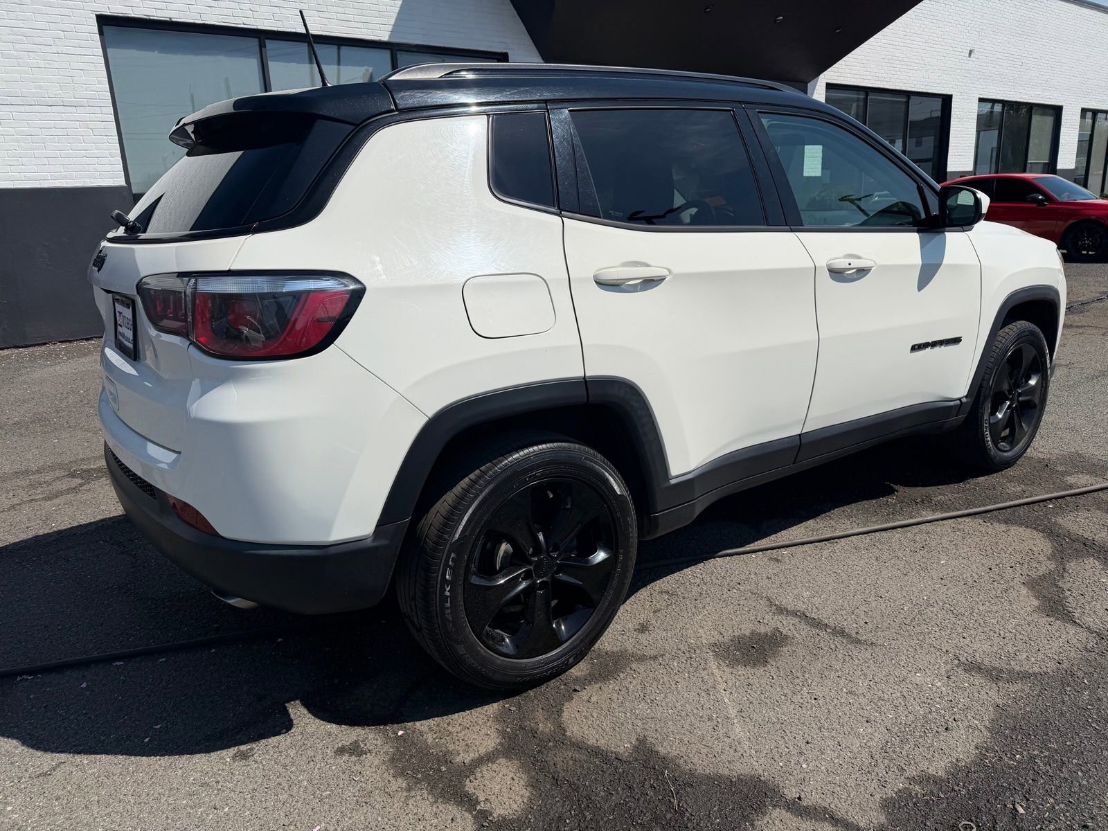 Used 2018 Jeep Compass Latitude w/ Popular Equipment Group AWD/4WD image 3