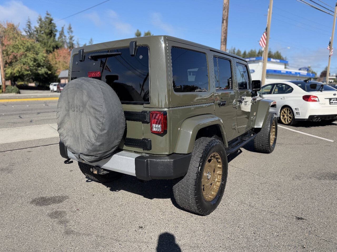 Used 2015 Jeep Wrangler Unlimited Sahara w/ Max Tow Package AWD/4WD image 9