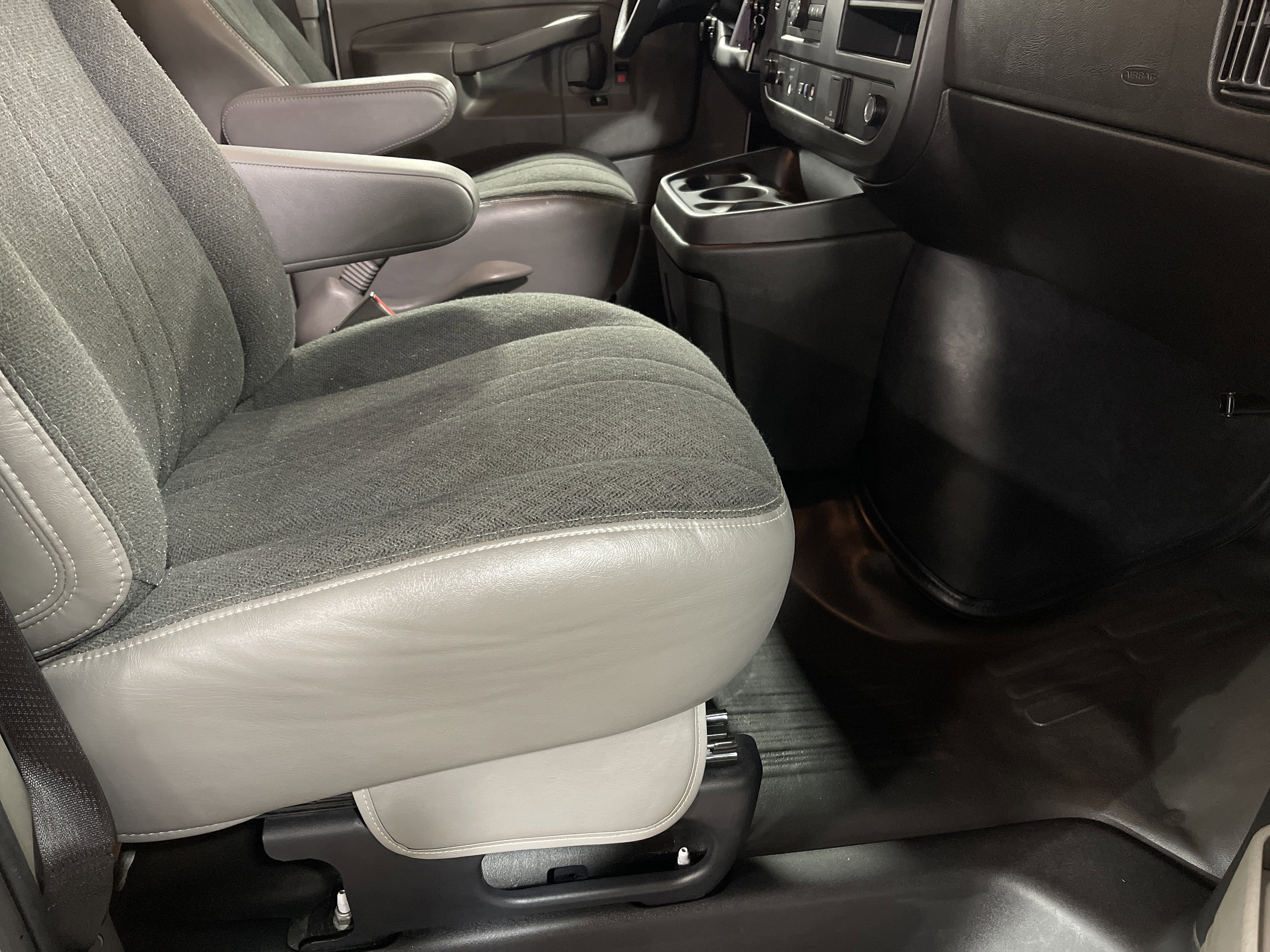 Used 2024 GMC Savana 2500 w/ Driver Convenience Package image 11