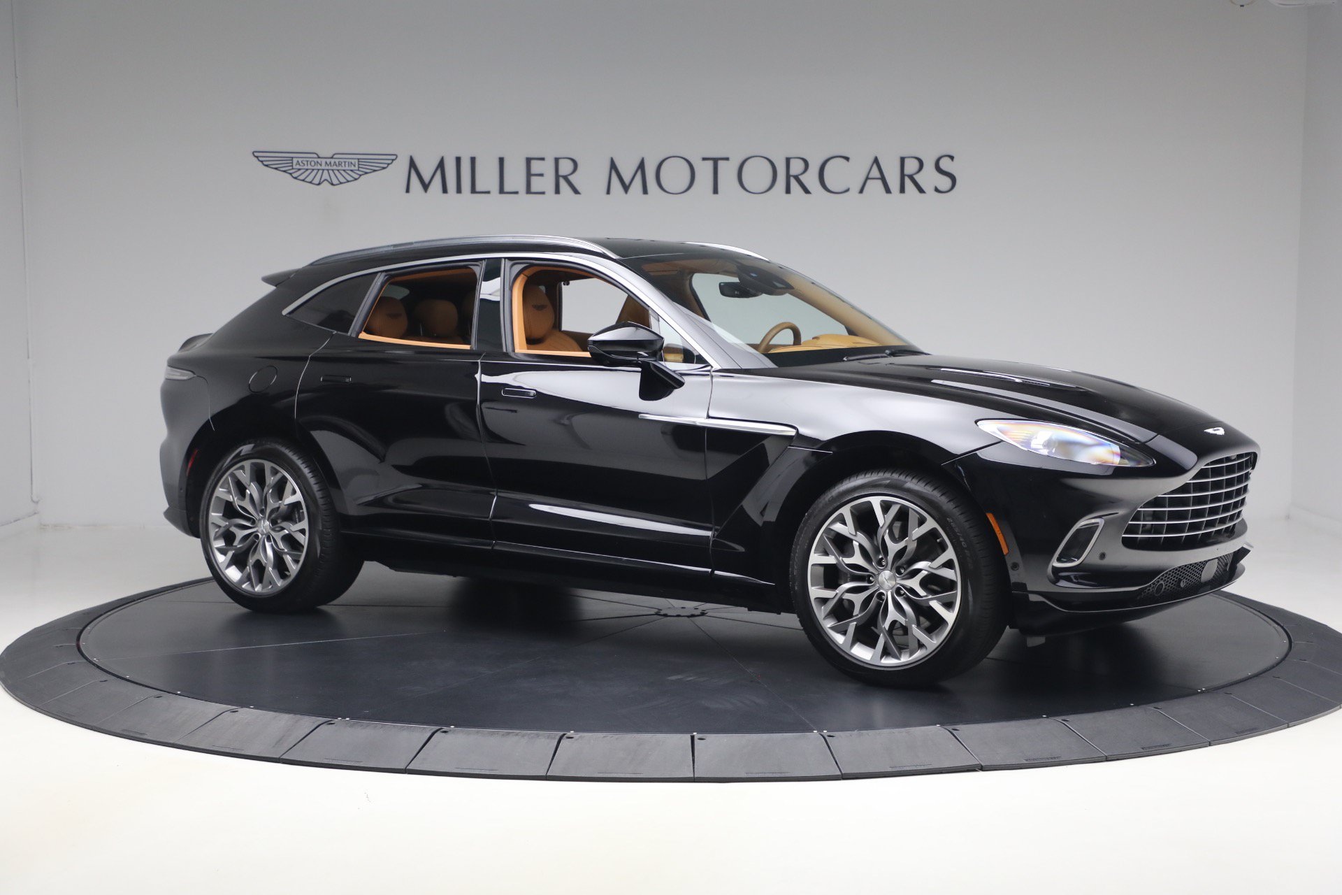 Used 2021 Aston Martin DBX AWD/4WD image 10