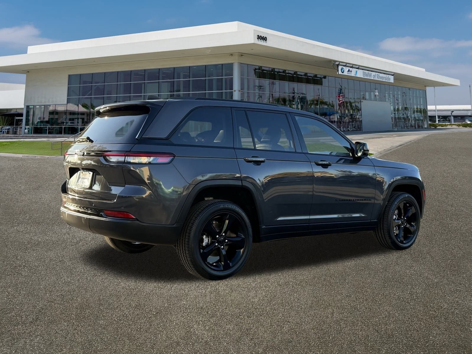 Used 2022 Jeep Grand Cherokee Altitude image 11