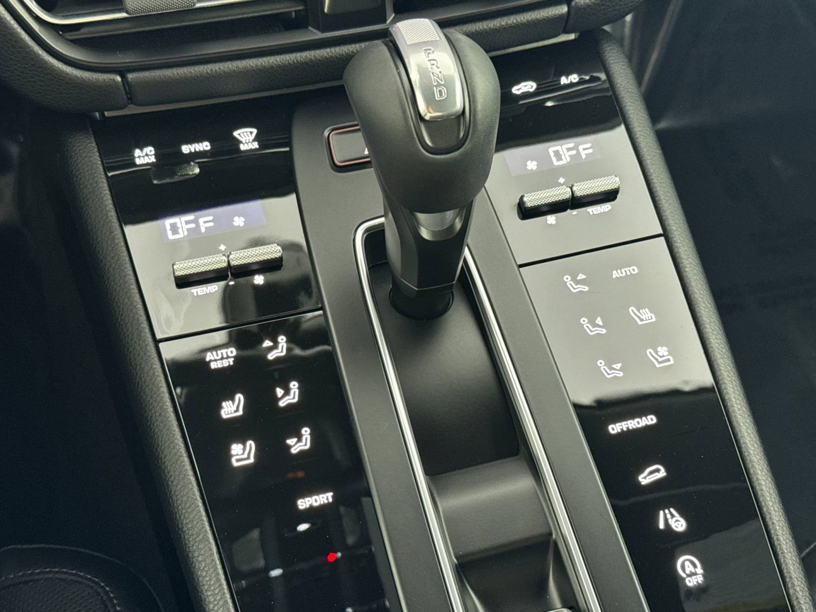 Certified 2025 Porsche Macan image 25