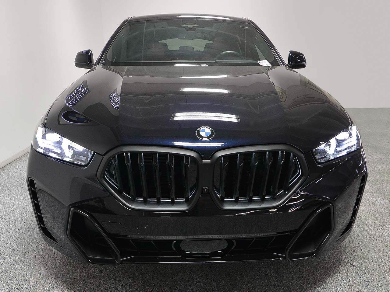 Certified 2025 BMW X6 xDrive40i w/ Premium Package AWD/4WD image 2