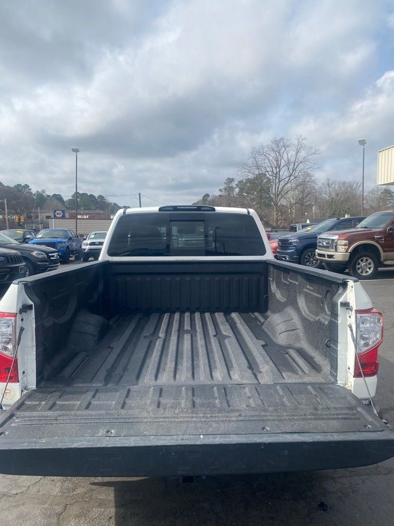 Used 2018 Nissan Titan SV w/ SV Convenience Package image 8