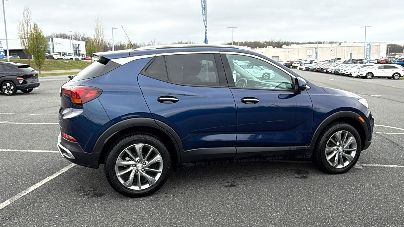 Used 2023 Buick Encore GX Essence w/ Experience Buick Package AWD/4WD image 5