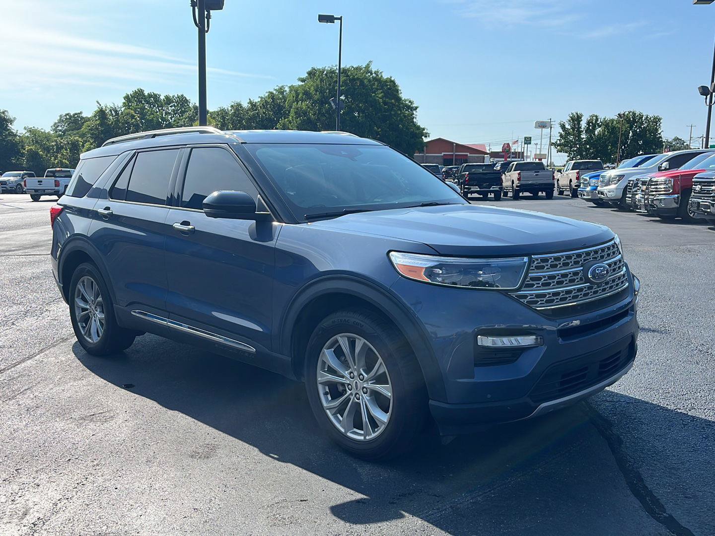 Used 2021 Ford Explorer Limited w/ Equipment Group 301A AWD/4WD image 8