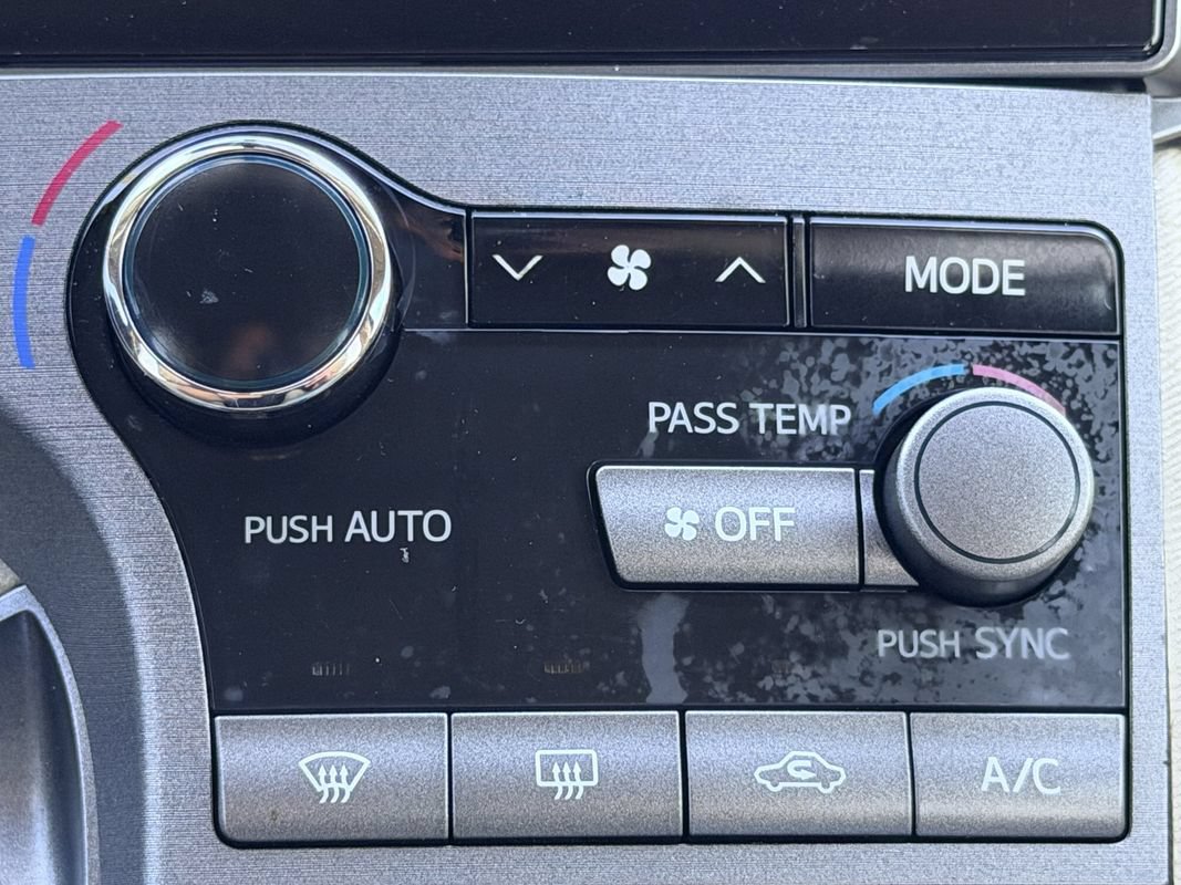 Used 2010 Toyota Venza w/ Leather Pkg FWD image 31