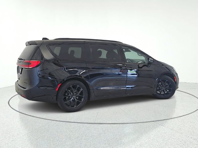 Used 2025 Chrysler Pacifica Limited FWD image 6