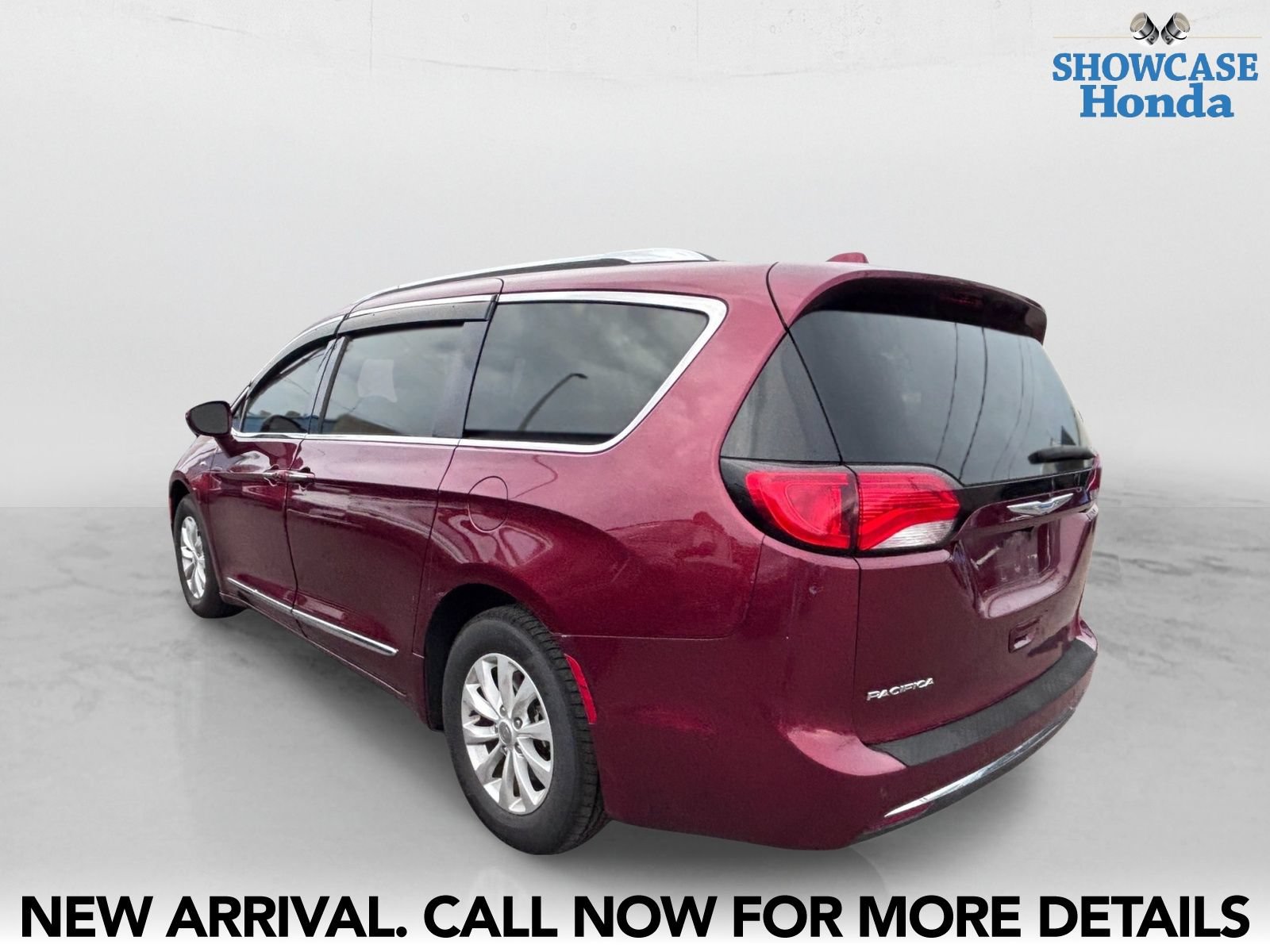 Used 2019 Chrysler Pacifica Touring-L FWD image 4