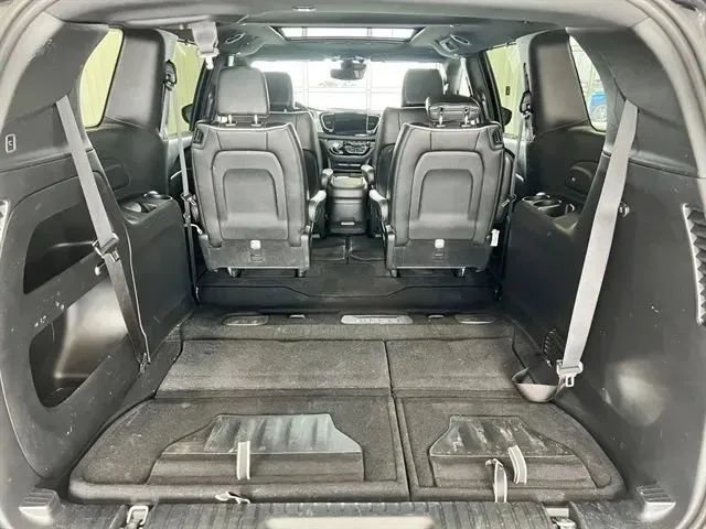 Used 2025 Chrysler Pacifica Limited FWD image 20
