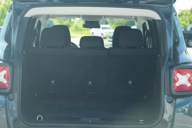 Used 2022 Jeep Renegade Latitude AWD/4WD image 18