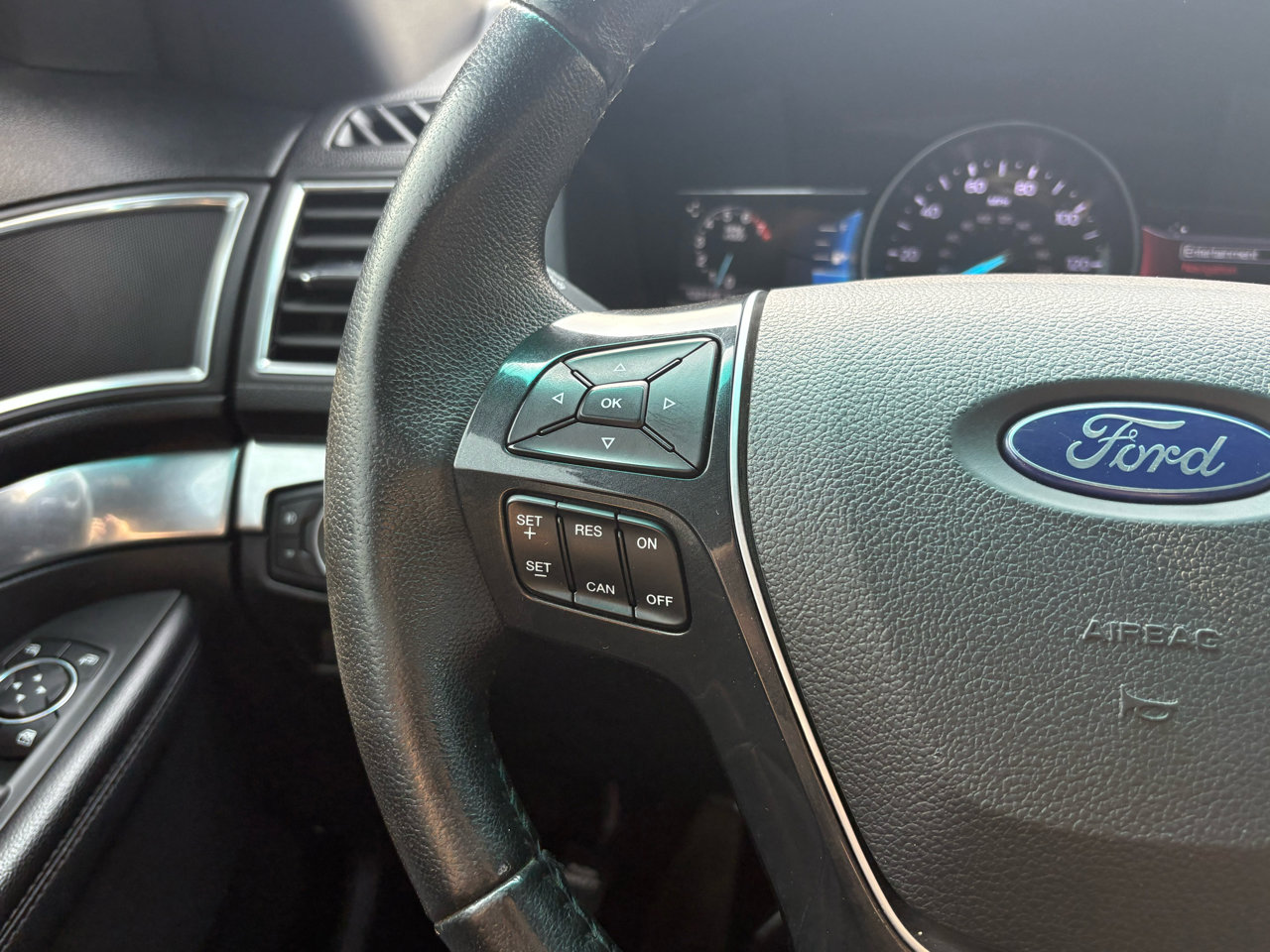 Used 2017 Ford Explorer Limited image 15