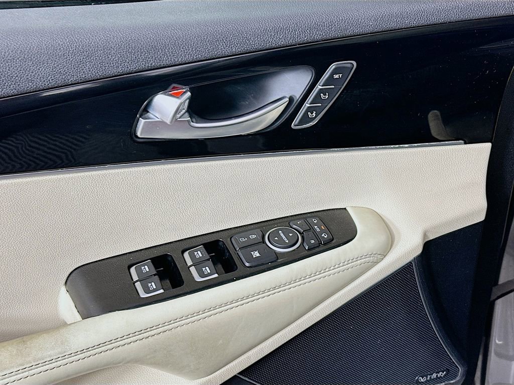 Used 2017 Kia Sorento SX image 18