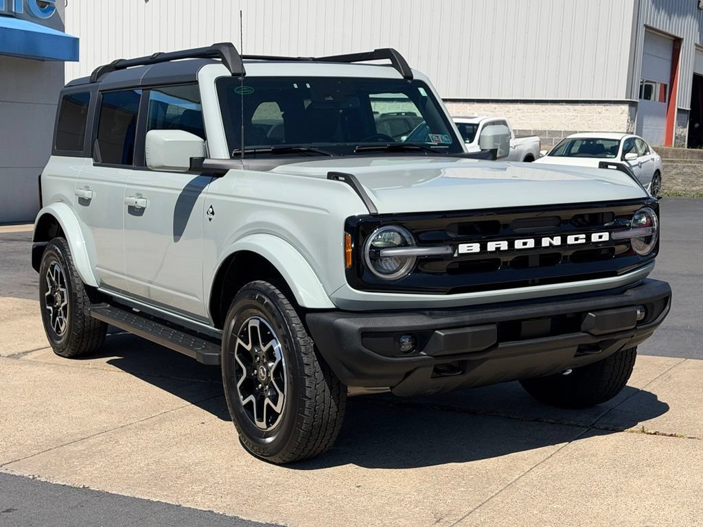 Used 2022 Ford Bronco Outer Banks AWD/4WD image 1