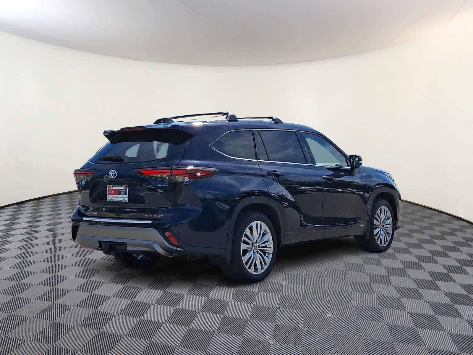 Certified 2025 Toyota Highlander Platinum AWD/4WD image 6