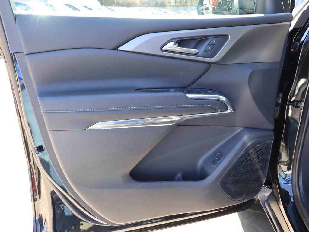 New 2026 Chevrolet Traverse LT w/ Sun and Wheel Package FWD image 11