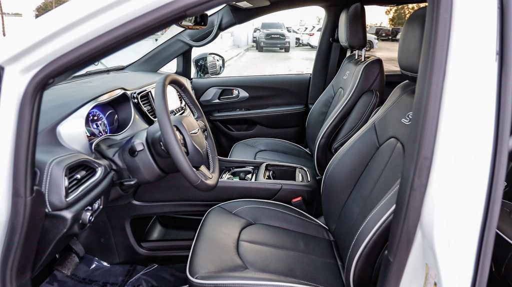 New 2026 Chrysler Pacifica Limited w/ S Appearance Package FWD image 22