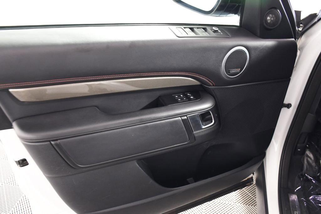 Used 2019 Land Rover Discovery HSE AWD/4WD image 14