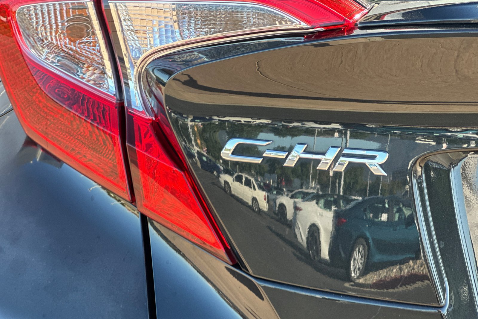 Certified 2018 Toyota C-HR XLE FWD image 31