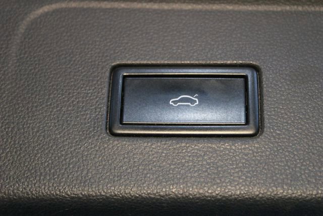 Used 2018 Volkswagen Atlas SE FWD image 19