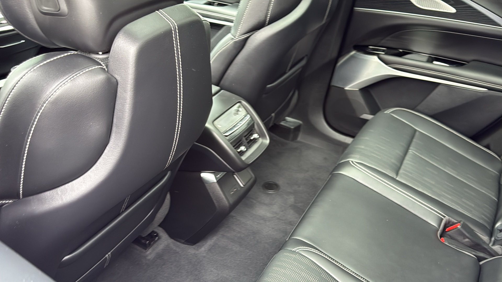 Certified 2025 Cadillac Lyriq Luxury w/ LPO, Floor Liner Package AWD/4WD image 30