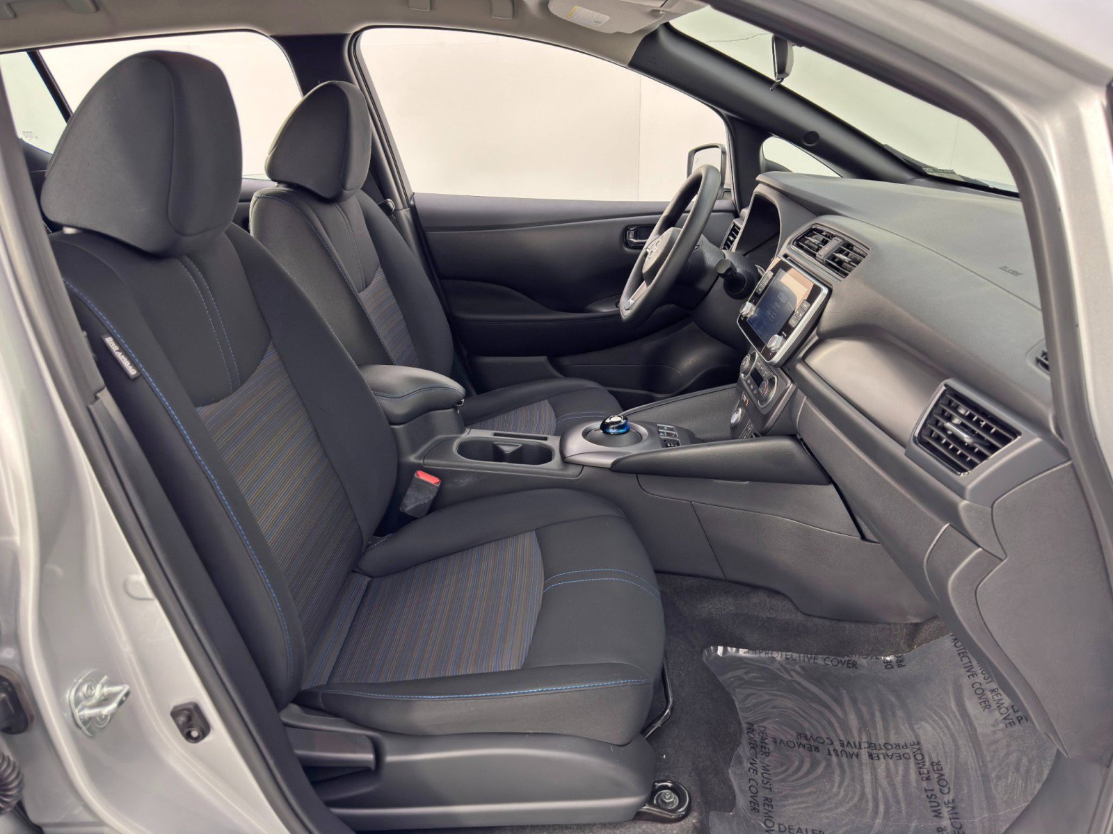 Used 2025 Nissan Leaf S image 14