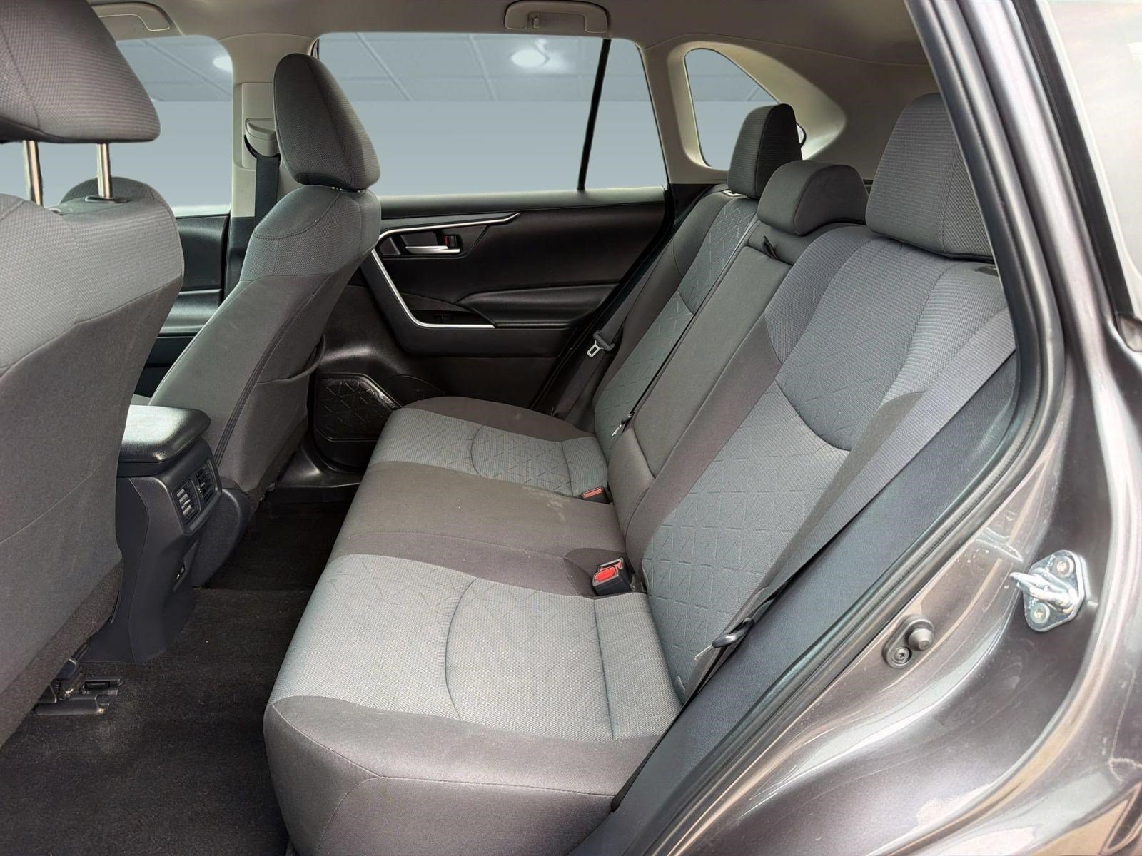 Used 2025 Toyota RAV4 XLE AWD/4WD image 22