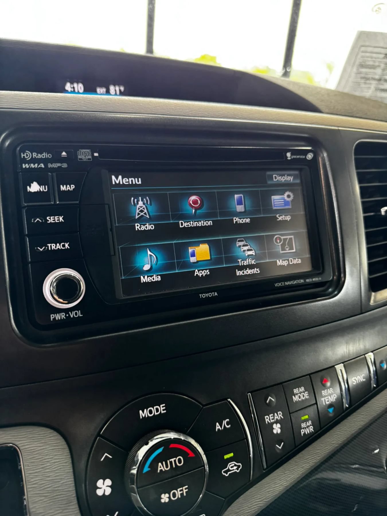Used 2013 Toyota Sienna SE FWD image 35