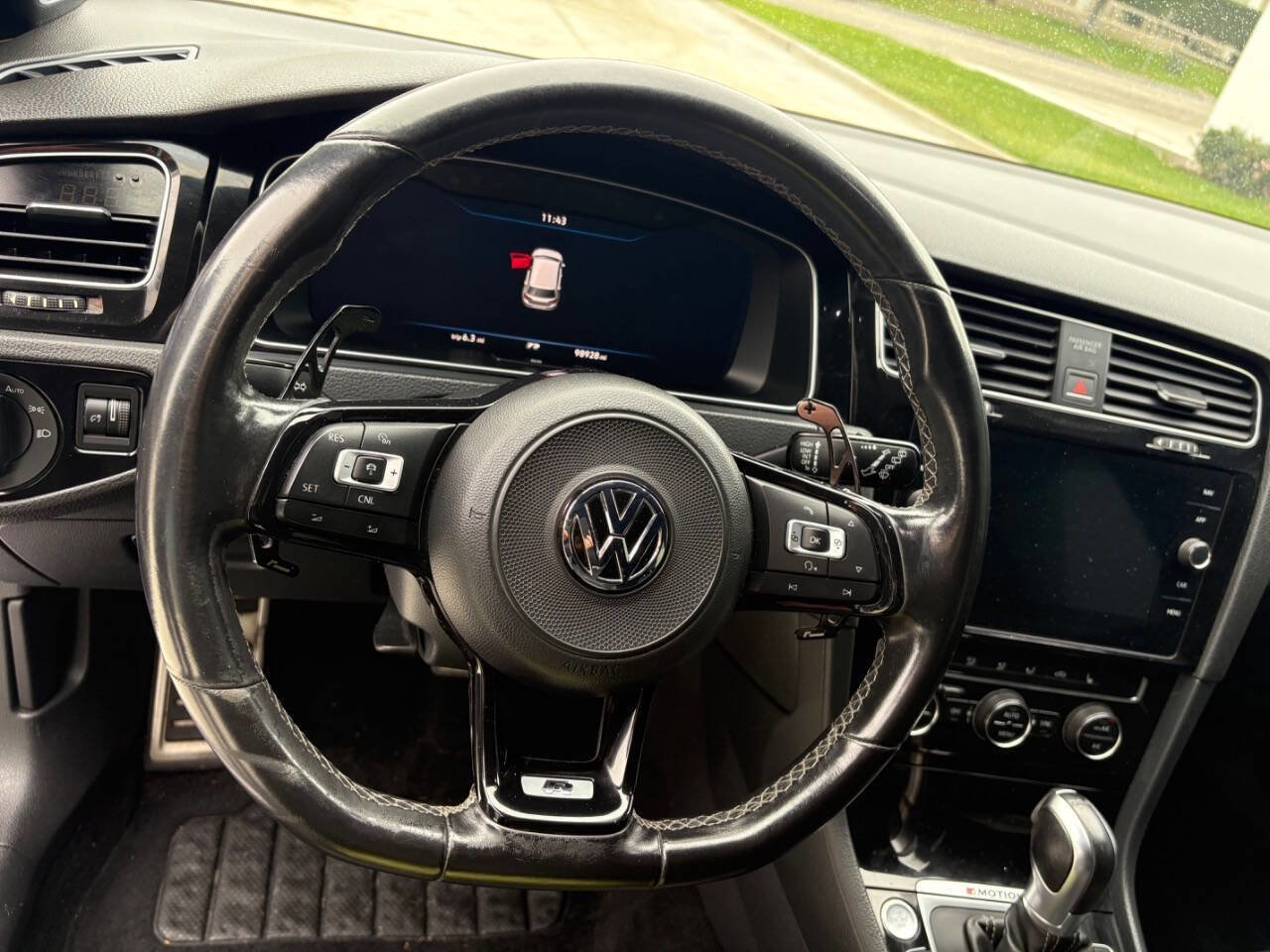 Used 2018 Volkswagen Golf R 4-Door image 31