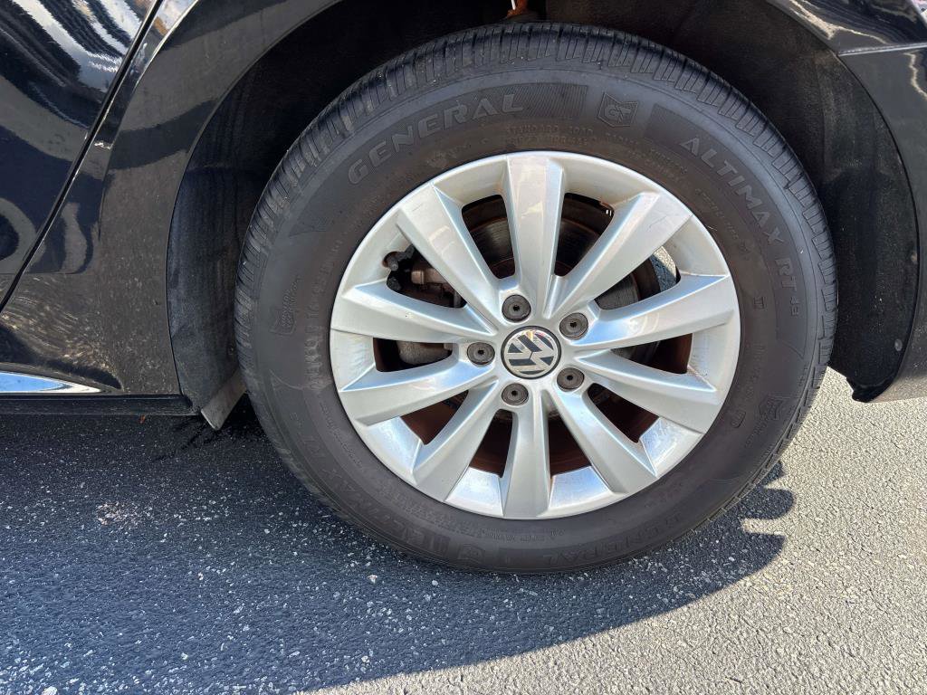 Used 2014 Volkswagen Passat Wolfsburg Edition image 7