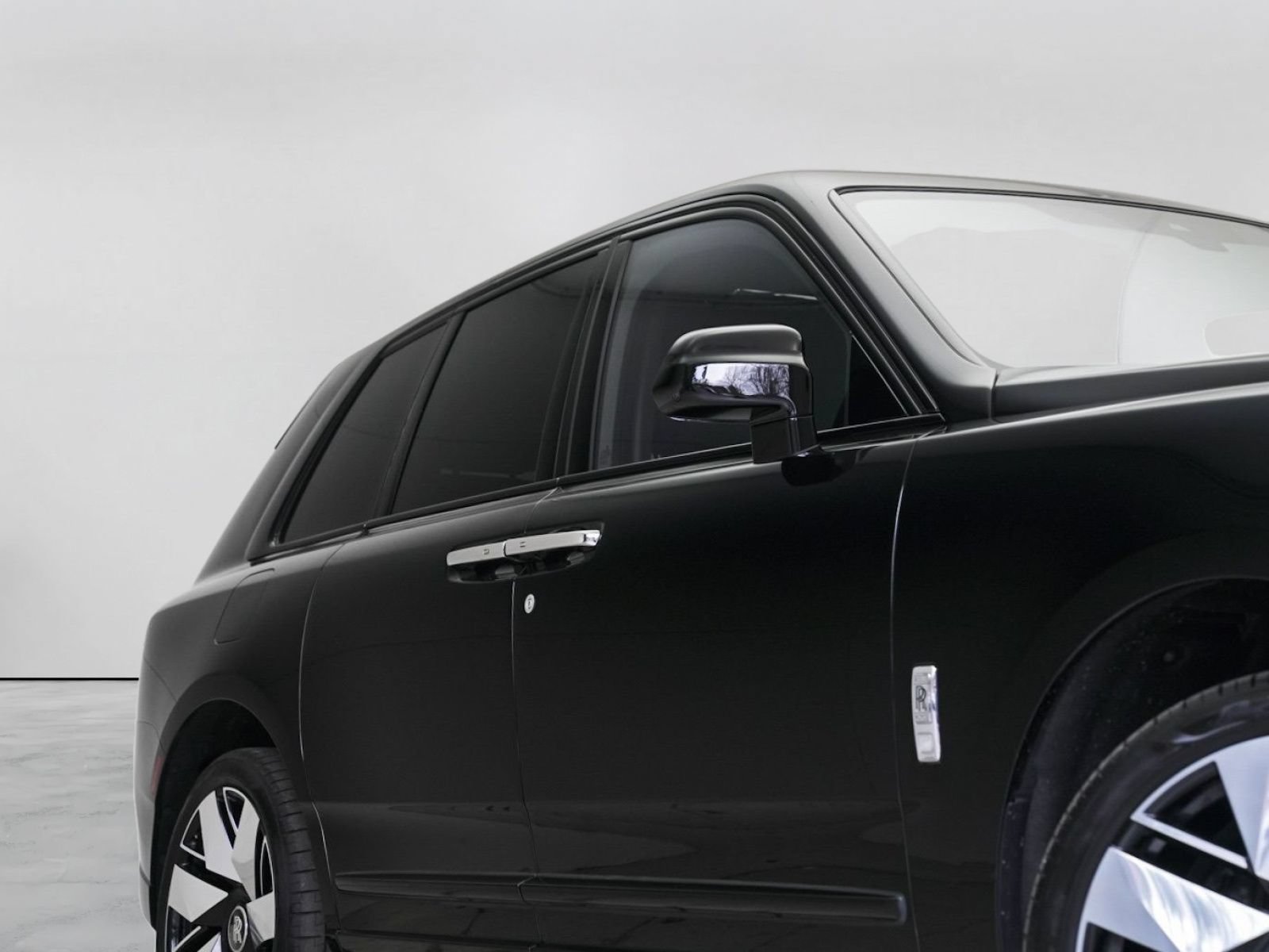 Certified 2025 Rolls-Royce Cullinan AWD/4WD image 3